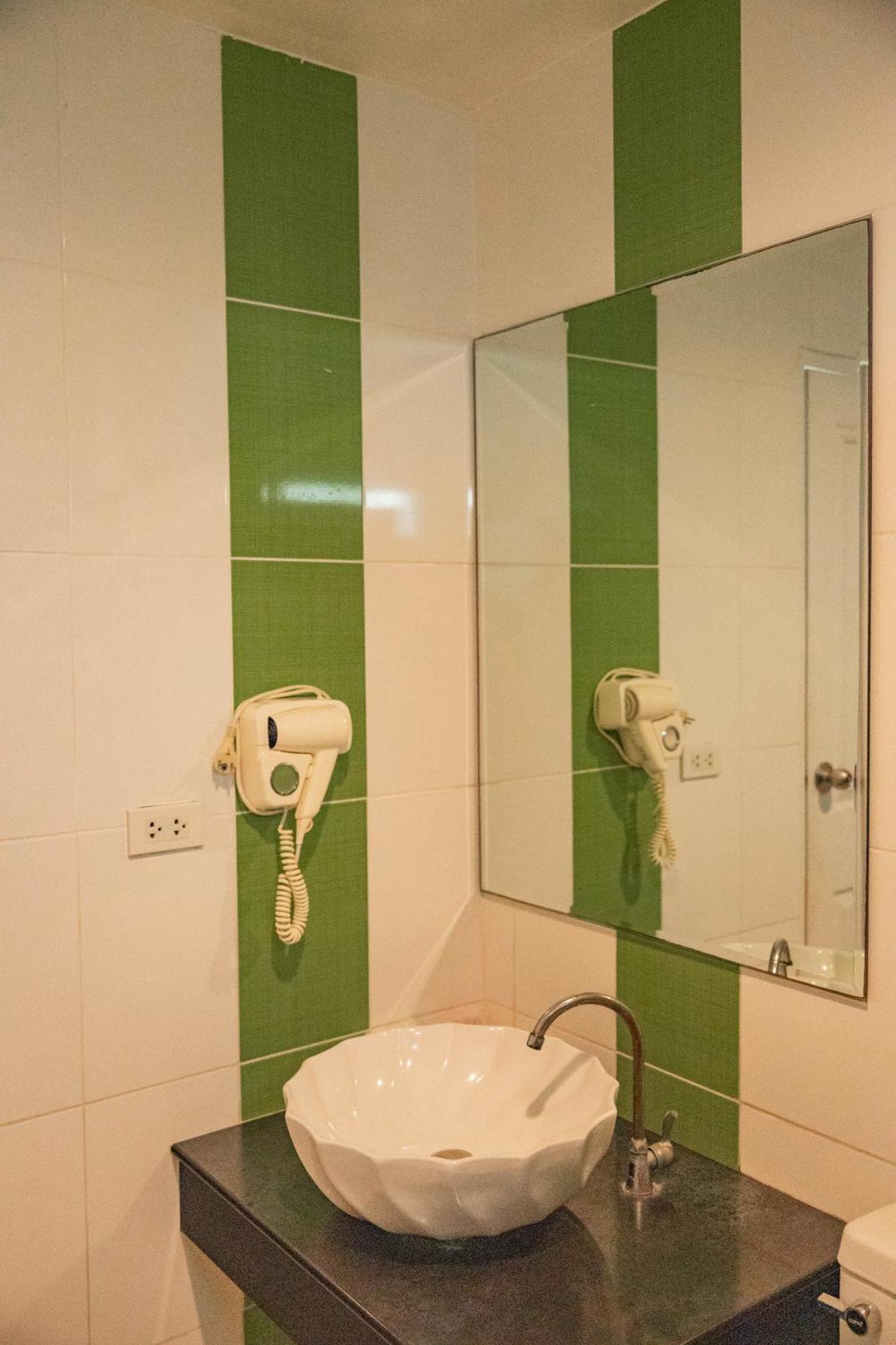 Villa Reina Resort Nong Nam Daeng Dış mekan fotoğraf